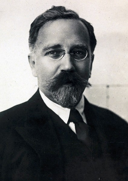 636px-LevKamenev1920scropped