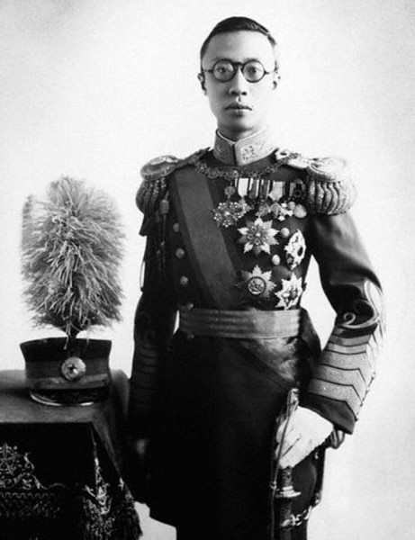 692px-Puyi-Manchukuo