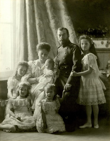 701px-1904-1905peterhof